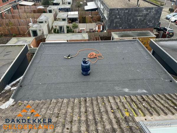 Dakrenovatie afgerond met nieuwe bitumen dakbedekking in Gelderland Dakrenovatie afgerond met nieuwe bitumen dakbedekking in Gelderland