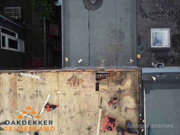 Dakschade en renovatie plat dak vanuit de lucht in Gelderland Dakschade en renovatie plat dak vanuit de lucht in Gelderland