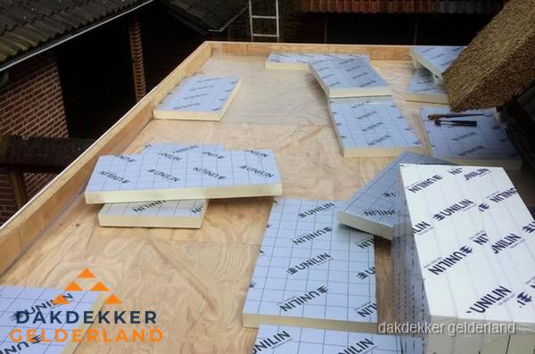 PIR isolatieplaten leggen op plat dak in Gelderland PIR isolatieplaten leggen op plat dak in Gelderland