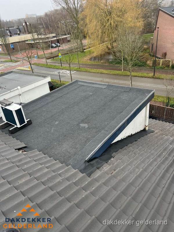 Plat dak met bitumen isolatie en dakbedekking in Gelderland Plat dak met bitumen isolatie en dakbedekking in Gelderland