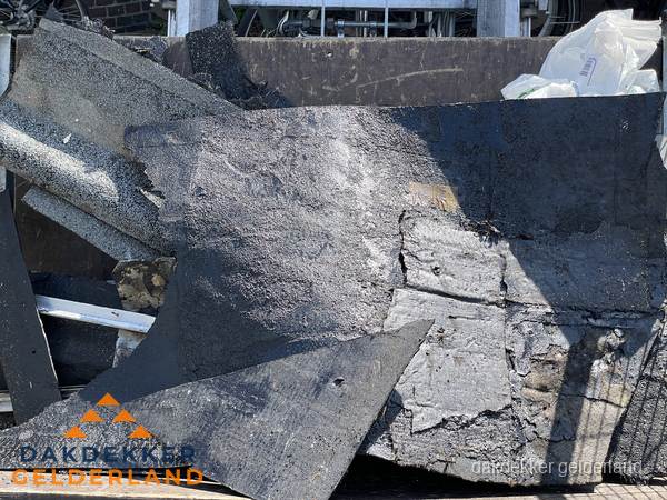 Kosten dakrenovatie: afvoer oud dakmateriaal in Gelderland Kosten dakrenovatie: afvoer oud dakmateriaal in Gelderland