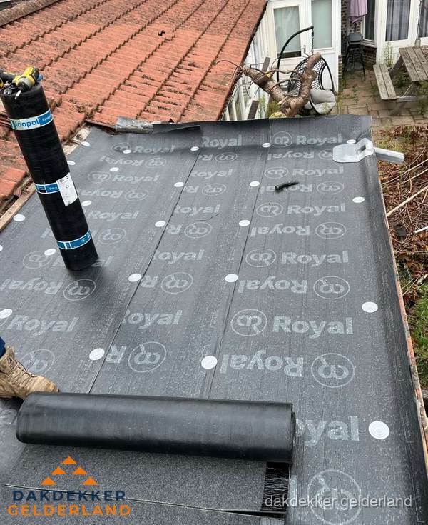 Bitumen dakbedekking leggen op plat dak aanbouw in Gelderland Bitumen dakbedekking leggen op plat dak aanbouw in Gelderland