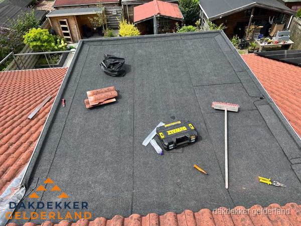 Nieuw plat dak met bitumen dakbedekking in Gelderland Nieuw plat dak met bitumen dakbedekking in Gelderland