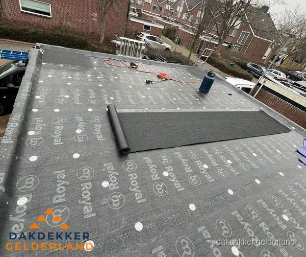 Dakrenovatie plat dak met bitumen dakbedekking in Gelderland Dakrenovatie plat dak met bitumen dakbedekking in Gelderland