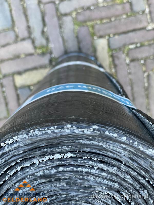 Rol bitumen dakleer met leislag voor plat dak in Gelderland Rol bitumen dakleer met leislag voor plat dak in Gelderland