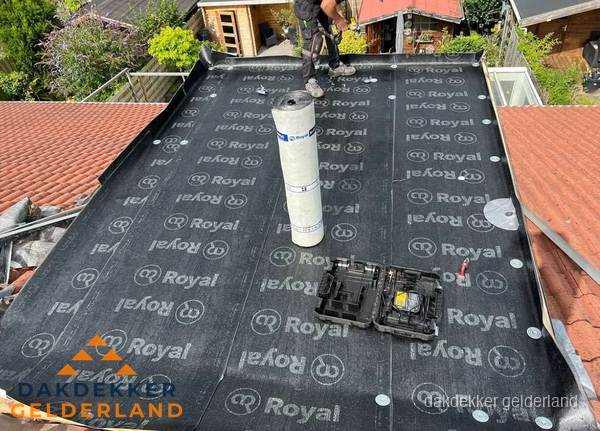 Dakrenovatie met Royal onderdak op plat dak in Gelderland Dakrenovatie met Royal onderdak op plat dak in Gelderland