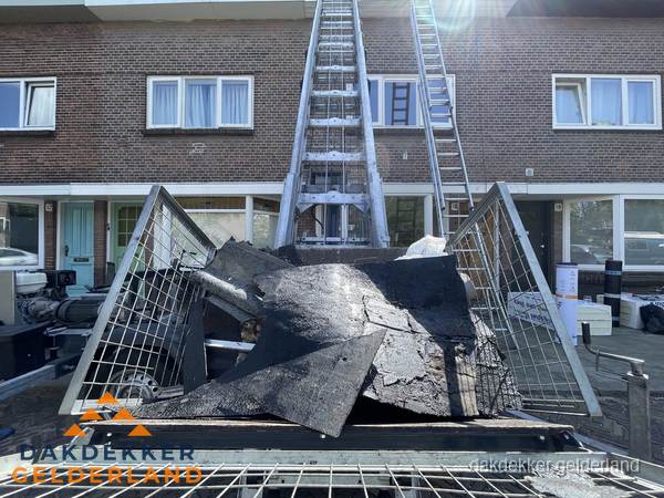 Kosten dakreparatie: dakschade aan flatgebouw in Gelderland Kosten dakreparatie: dakschade aan flatgebouw in Gelderland