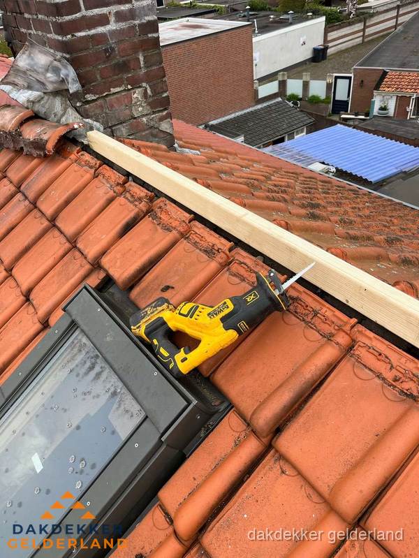 Kosten dak vervangen: werkzaamheden aan pannendak in Gelderland Kosten dak vervangen: werkzaamheden aan pannendak in Gelderland