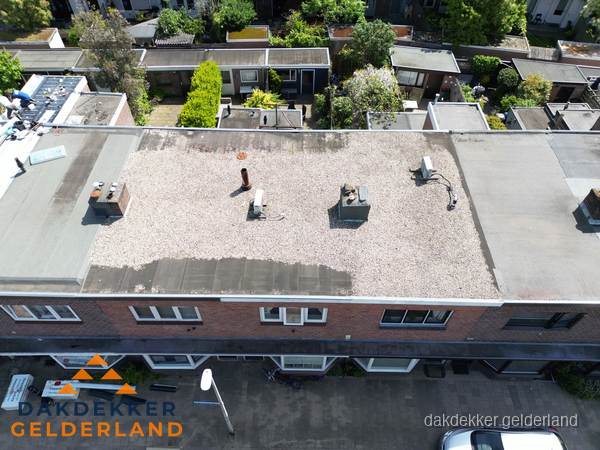 Plat dak met grindballast en dakdoorvoeren in Gelderland Plat dak met grindballast en dakdoorvoeren in Gelderland