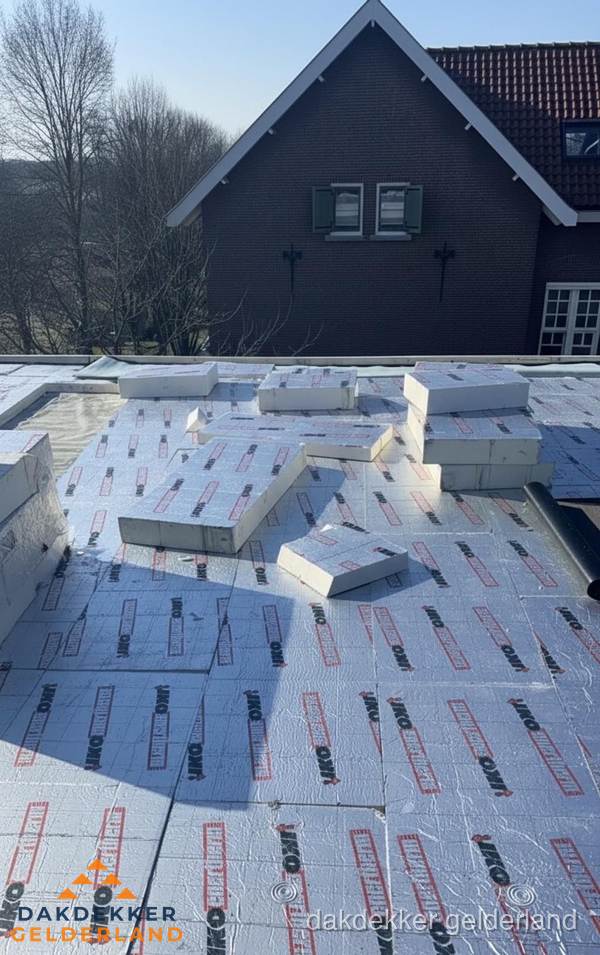 IKO PIR isolatieplaten op plat dak in Gelderland IKO PIR isolatieplaten op plat dak in Gelderland